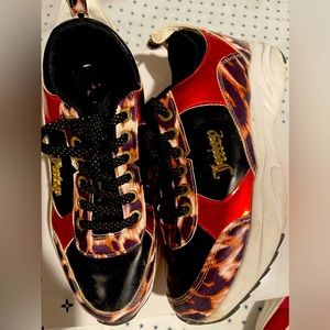 juicy couture 👟 shoes,little use !! free accessory!  😍